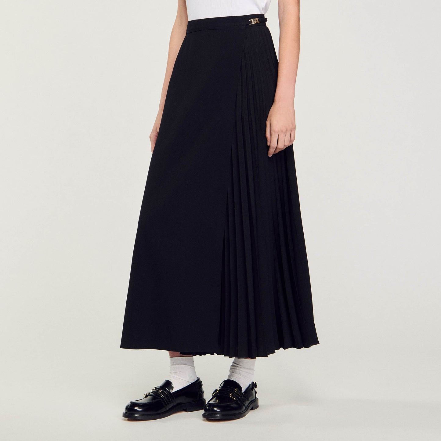 Curb Chain Buckle Pleated Skirt Black