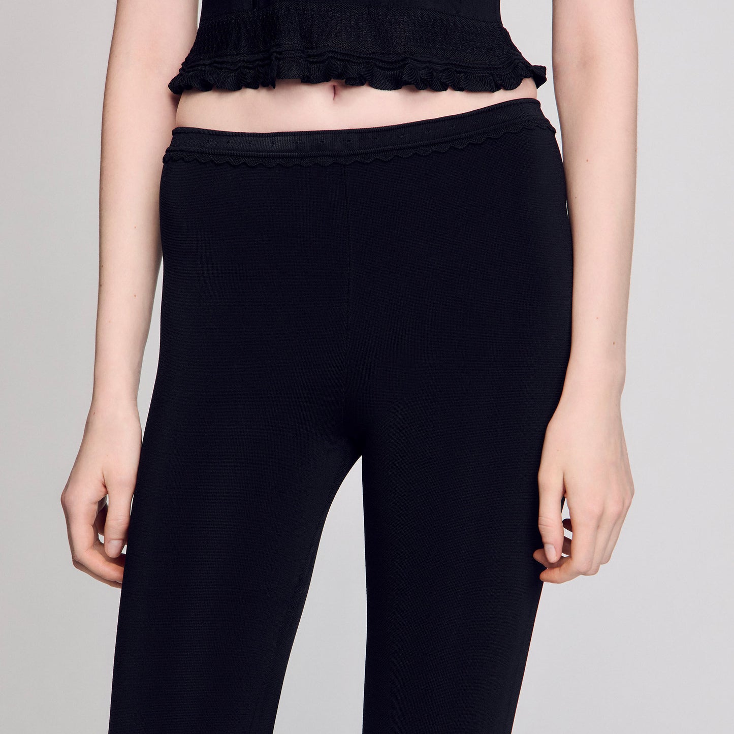 Titi Ruffled Capri Pants Black
