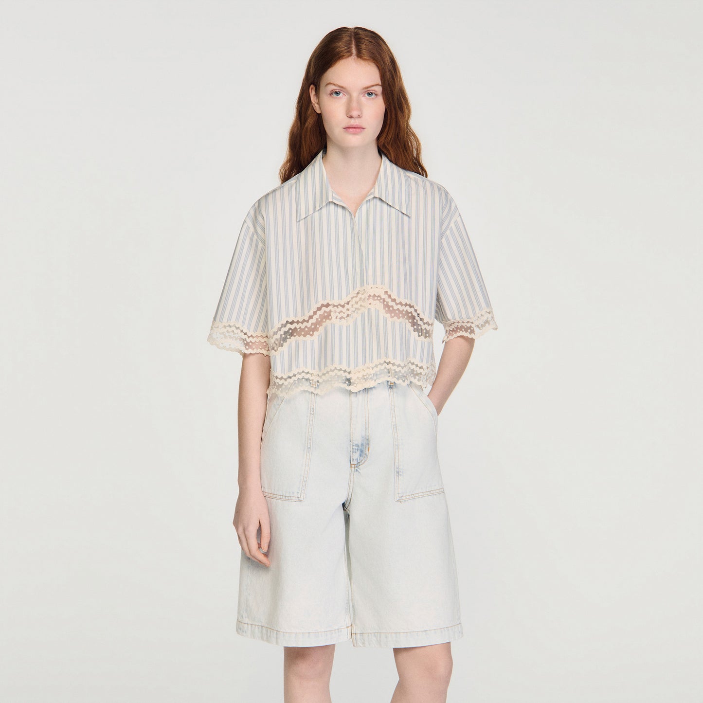 Artemie Cropped Striped Cotton Shirt Ecru / Bleu