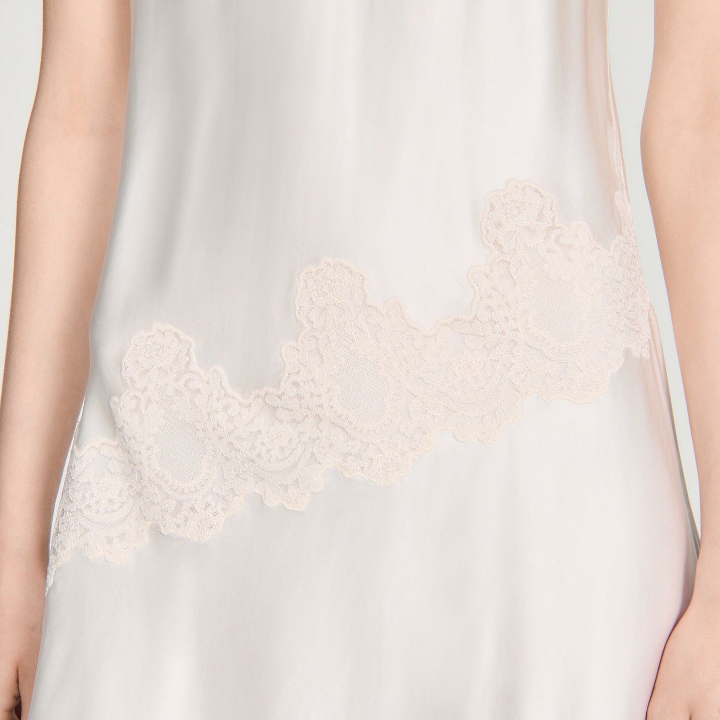 Alva  Silhouette Dress Ecru