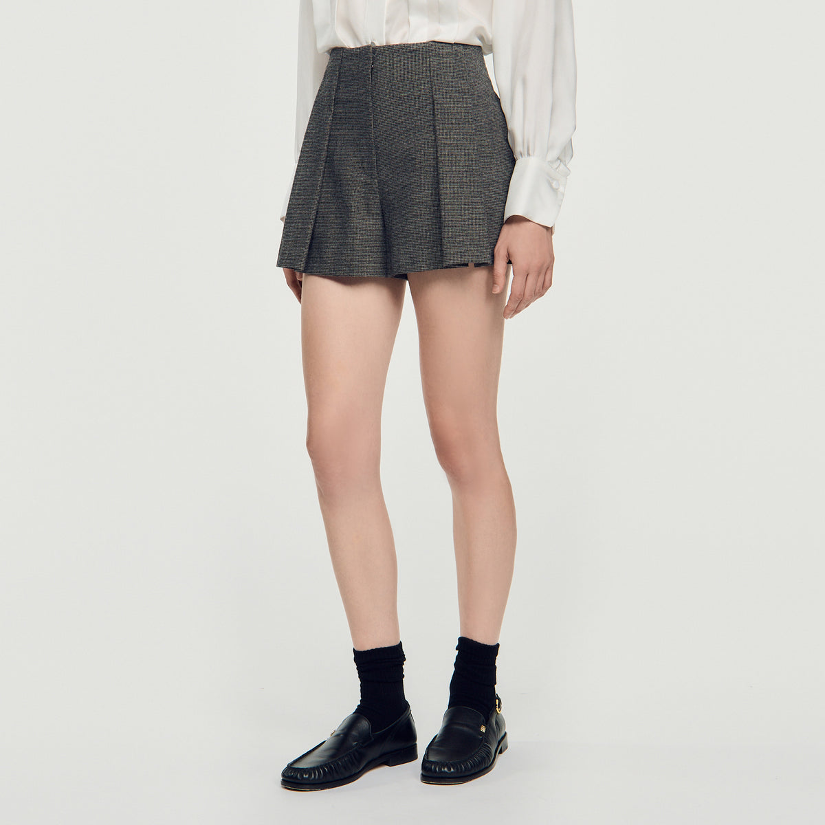 Nerina Houndstooth Wool Shorts Grey