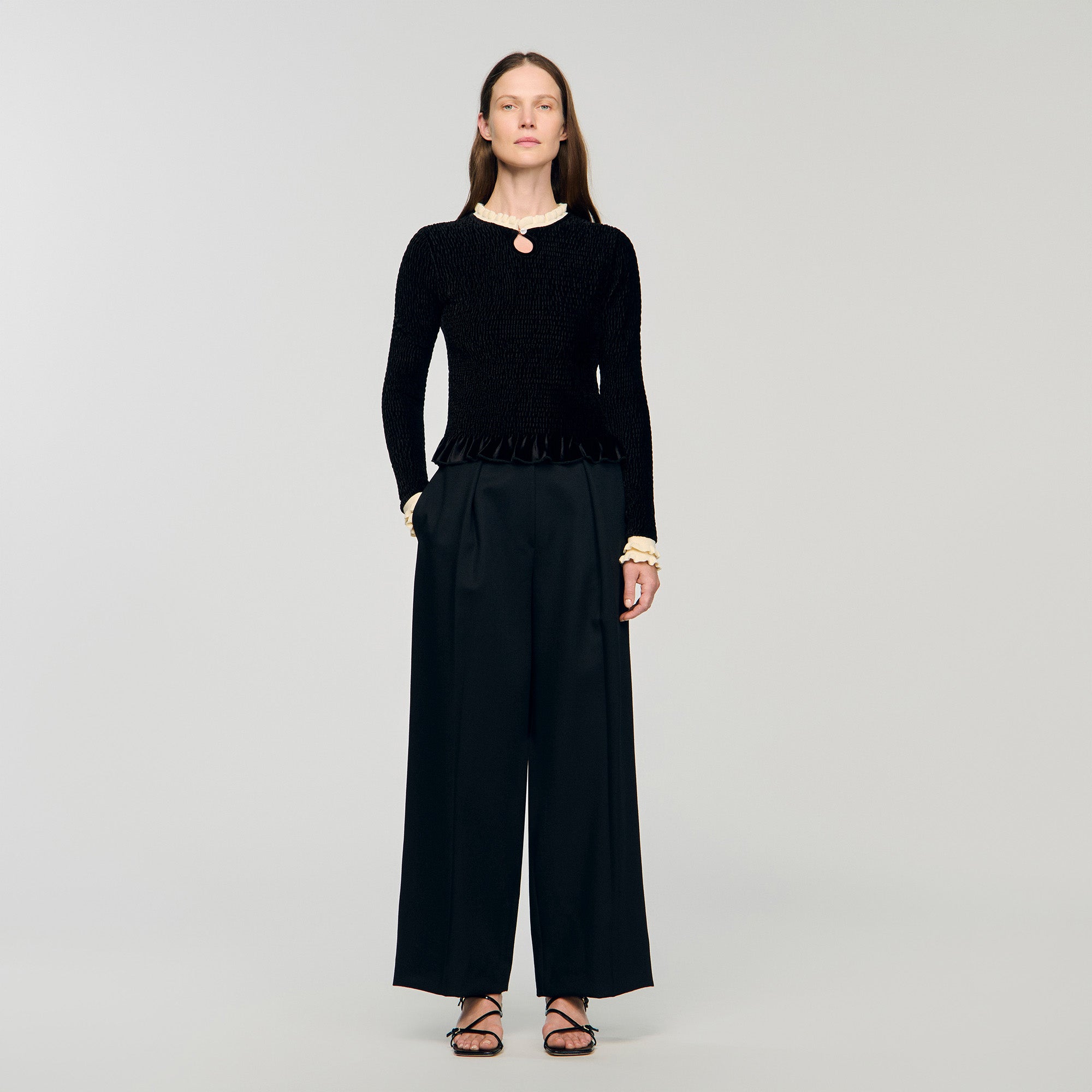 Eugenie Smocked T-Shirt Black / Ecru