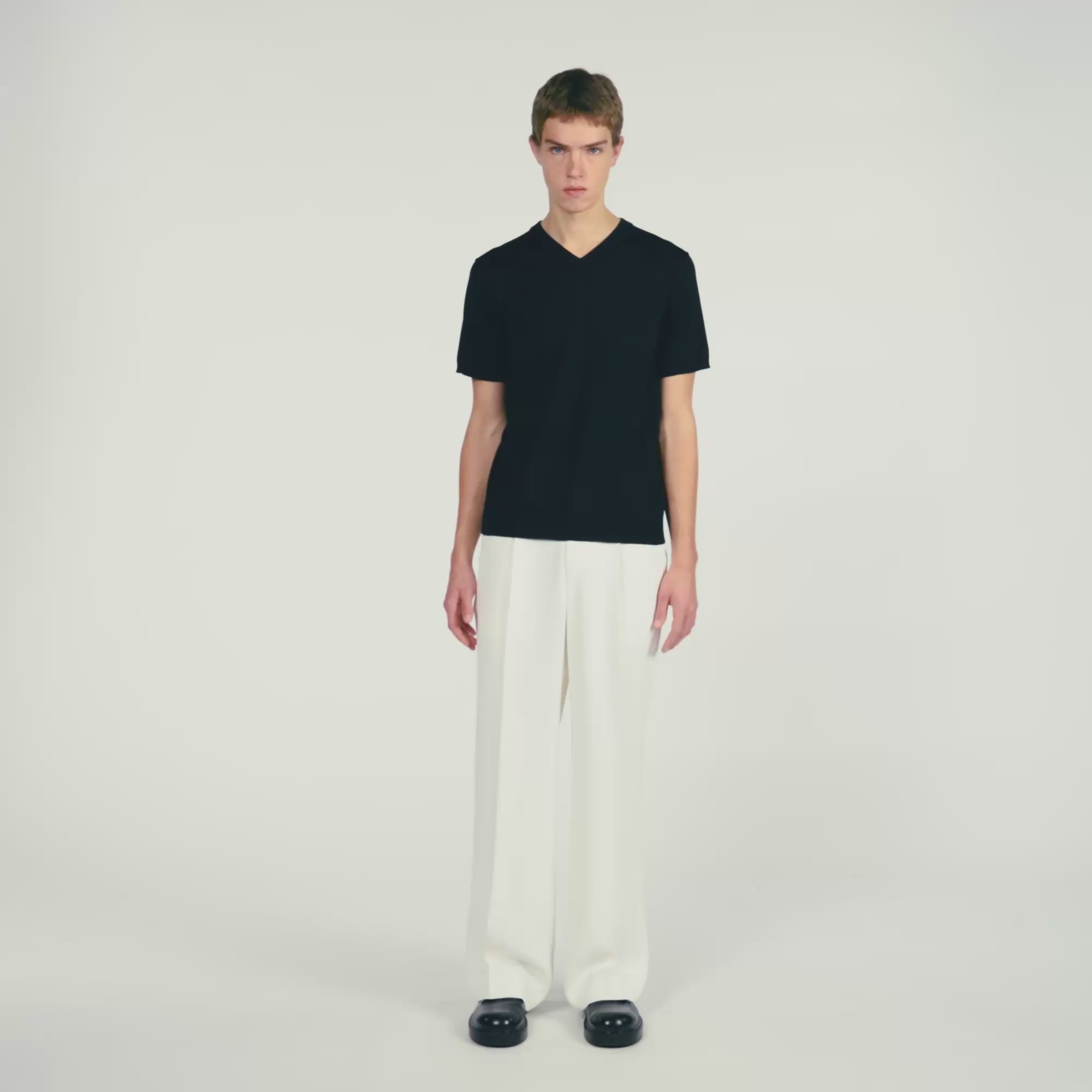 Pablo V Tee Short-Sleeve V-Neck Polo Shirt BLACK
